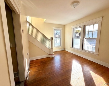 210 Grant Avenue - Photo Thumbnail 11