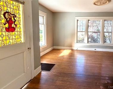 210 Grant Avenue - Photo Thumbnail 5
