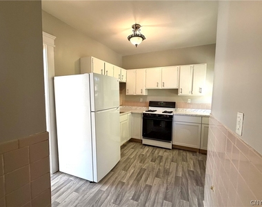 210 Grant Avenue - Photo Thumbnail 9