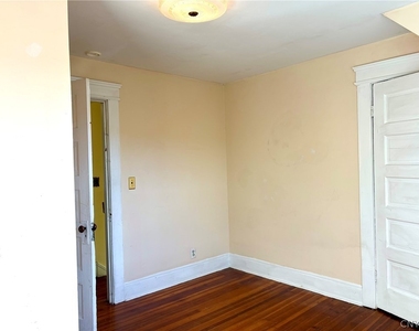 210 Grant Avenue - Photo Thumbnail 16
