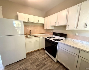 210 Grant Avenue - Photo Thumbnail 8