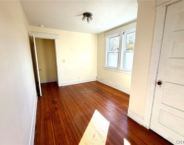 210 Grant Avenue - Photo Thumbnail 18