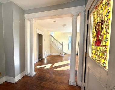 210 Grant Avenue - Photo Thumbnail 4