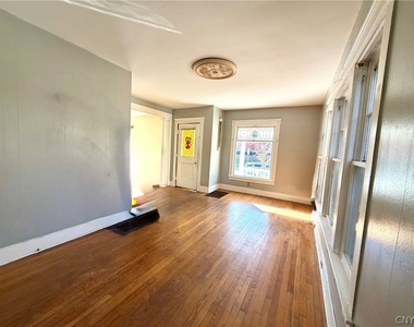 210 Grant Avenue - Photo Thumbnail 6
