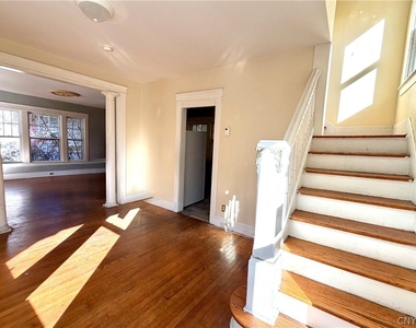 210 Grant Avenue - Photo Thumbnail 12