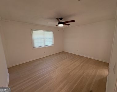 215 Belair Drive - Photo Thumbnail 4