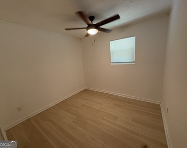 215 Belair Drive - Photo Thumbnail 2
