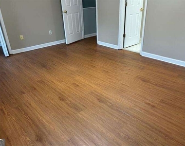 6106 Queen Anne Court - Photo Thumbnail 14