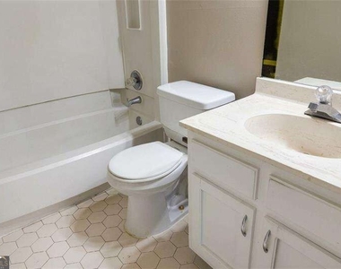 6106 Queen Anne Court - Photo Thumbnail 13