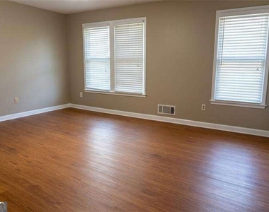 6106 Queen Anne Court - Photo Thumbnail 11