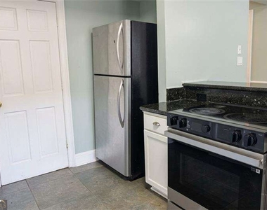 6106 Queen Anne Court - Photo Thumbnail 7