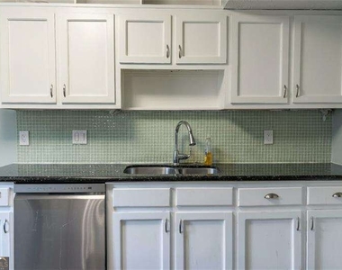 6106 Queen Anne Court - Photo Thumbnail 8