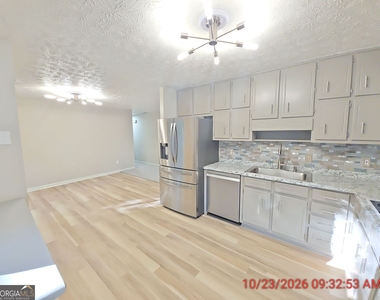 195 Summertown Drive - Photo Thumbnail 5