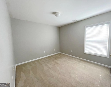 401 Norton Crossing - Photo Thumbnail 14