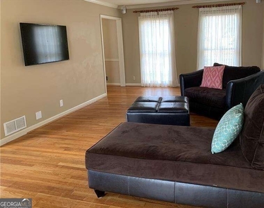 1455 Spalding Drive - Photo Thumbnail 3