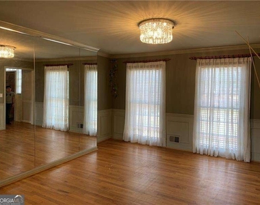 1455 Spalding Drive - Photo Thumbnail 4