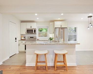 434 Afton Drive - Photo Thumbnail 9