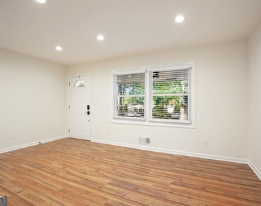 434 Afton Drive - Photo Thumbnail 8