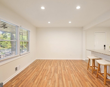 434 Afton Drive - Photo Thumbnail 16