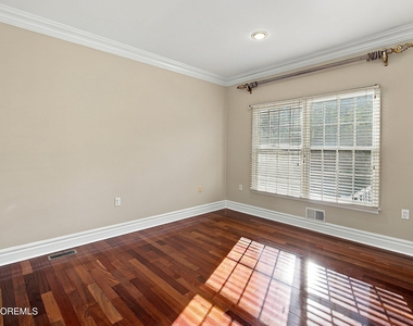 309 Flower Lane - Photo Thumbnail 6