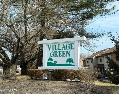 114 Village Green Way - Photo Thumbnail 31