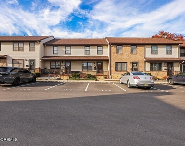 114 Village Green Way - Photo Thumbnail 4