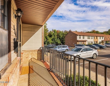 114 Village Green Way - Photo Thumbnail 3