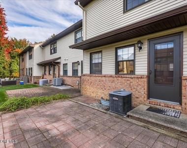 114 Village Green Way - Photo Thumbnail 26