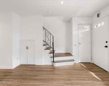 114 Village Green Way - Photo Thumbnail 12
