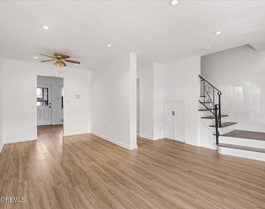 114 Village Green Way - Photo Thumbnail 9