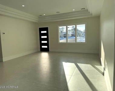 7 Whalepond Road - Photo Thumbnail 2
