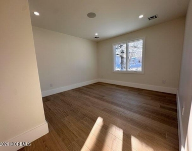 7 Whalepond Road - Photo Thumbnail 9