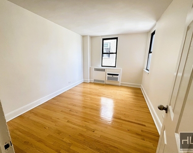 East 79th Street - Photo Thumbnail 2