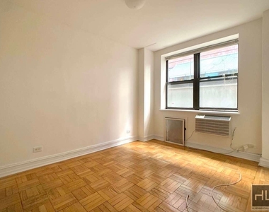East 46 Street - Photo Thumbnail 1
