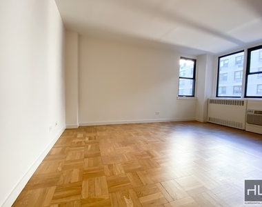 East 79th Street - Photo Thumbnail 3