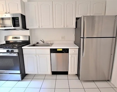 West 45 Street - Photo Thumbnail 1