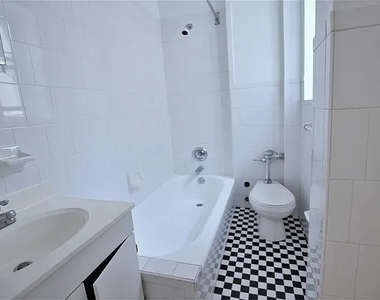 West 45 Street - Photo Thumbnail 2