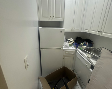 417 West 56th Street - Photo Thumbnail 4