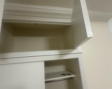 417 West 56th Street - Photo Thumbnail 7