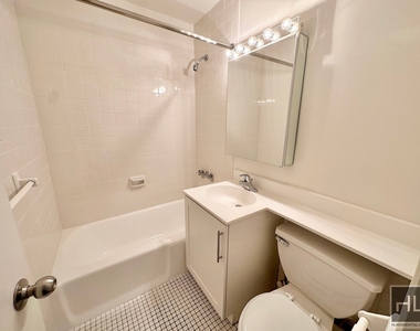 East 49 Street - Photo Thumbnail 8