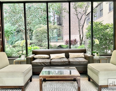 East 49 Street - Photo Thumbnail 9