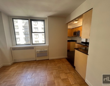 East 79th Street - Photo Thumbnail 3