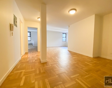 East 79th Street - Photo Thumbnail 4