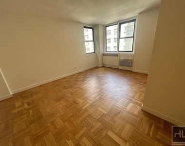 East 79th Street - Photo Thumbnail 1