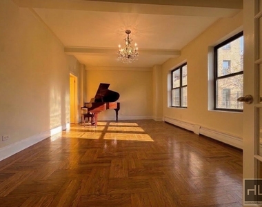 West 79 Street - Photo Thumbnail 1