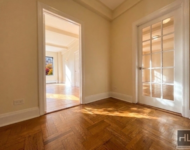 West 79 Street - Photo Thumbnail 2