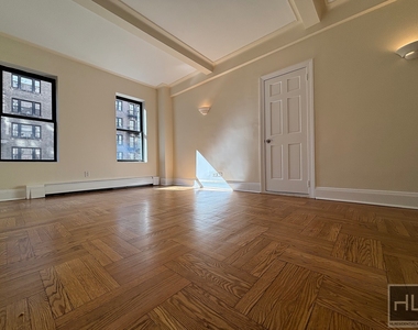 West 79 Street - Photo Thumbnail 4