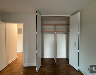 East 71st Street - Photo Thumbnail 10