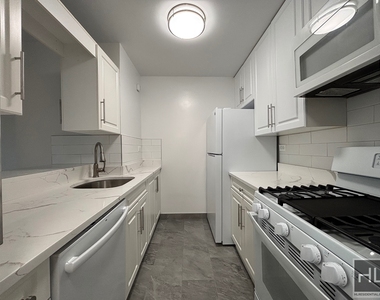East 71st Street - Photo Thumbnail 6