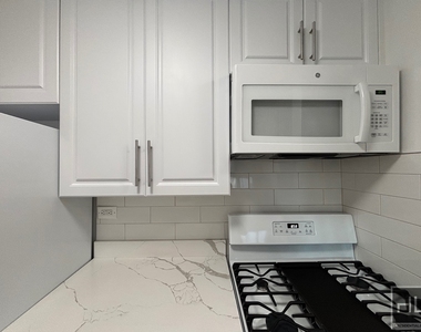 East 71st Street - Photo Thumbnail 4
